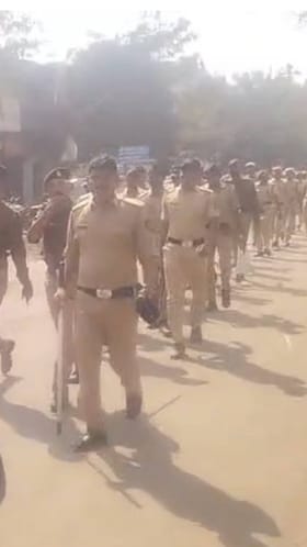 ड्रोनच्या माध्यमातून पोलिसांचे पेट्रोलिंग.