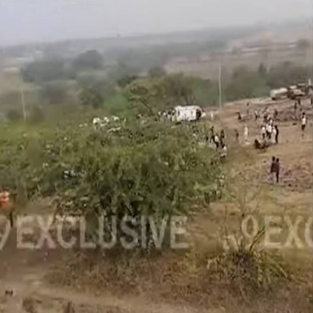 अजित पवार हे पहाटेच कामाला सुरुवात करतात ही त्यांची सवय आहे. आज देखील सकाळीच ते मुंबईहून छोट्या विमानाने बारामतीला निघाले होते. त्यांच्या आज बारामतीमध्ये चार सभा होत्या. अजित पवार हे जिल्हा परिषदेच्या जोरात तयारीला लागले होते.