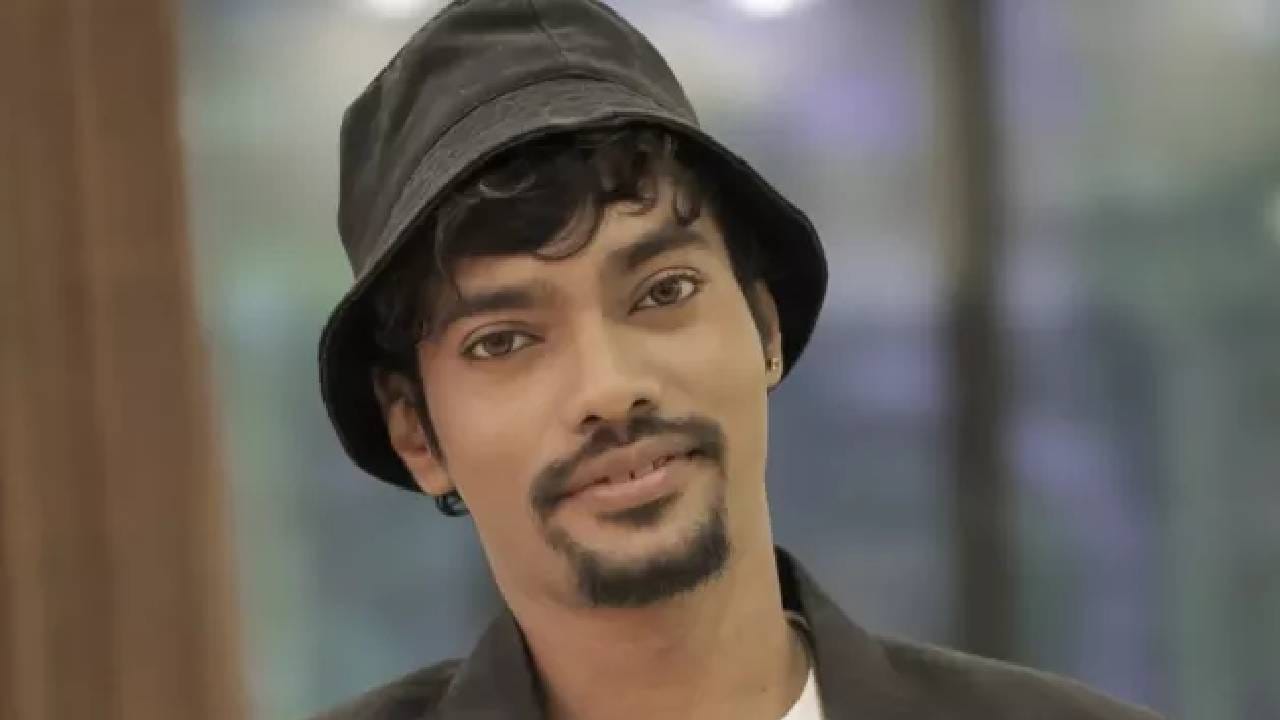 मराठमोळा इन्फ्लुएन्सर प्रथमेश कदमचं वयाच्या 26 व्या वर्षी निधन झालं. प्रथमेश हा प्रसिद्ध सोशल मीडिया इन्फ्लुएन्सर, कंटेंट क्रिएटर, रील स्टार आणि डान्सर होता. आजारपणामुळे त्याचं निधन झाल्याची माहिती मिळत आहे. प्रथमेशच्या निधनाच्या वृत्ताने सर्वांनाच मोठा धक्का बसला आहे. 
