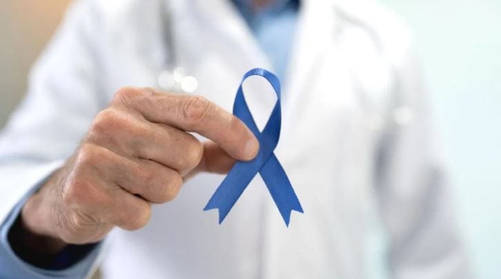 डॉक्टरांच्या म्हणण्यानुसार प्रोस्टेट कॅन्सरची लक्षणं दिसू लागताच त्वरीत चाचण्या करायला हव्यात. तसेच वयाची 50 वर्षे झाल्यानंतर नियमितपणे प्रोस्टेट कॅन्सरची चाचणी करायला हवी. (टीप- ही स्टोरी प्राथमिक माहितीवर आधारलेली आहे. कोणताही प्रयोग करण्याआधी डॉक्टरांचा सल्ला जरूर घ्या.) 