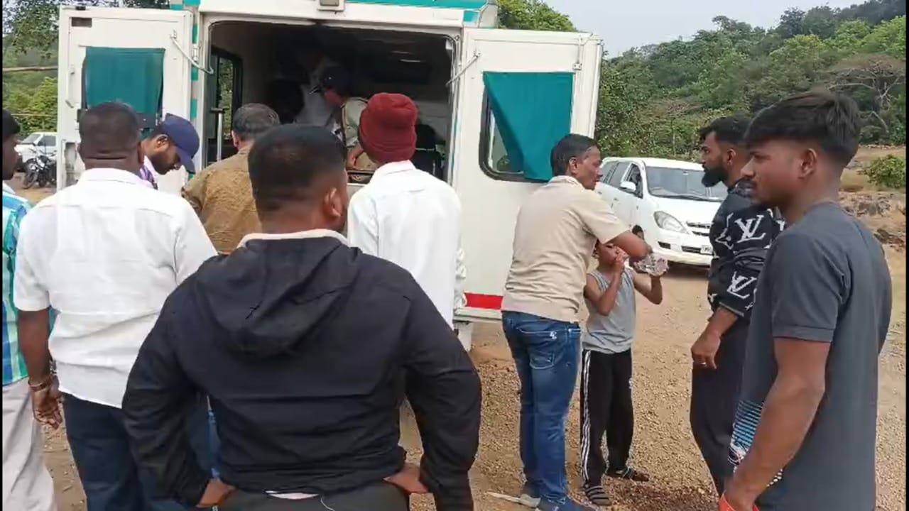 घटनेचे गांभीर्य ओळखून ट्रेक प्रमुखांनी तातडीने तोरण माची हॉटेलचे मालक अभिजित भेके यांच्याशी संपर्क साधला. भेके यांनी ही माहिती तातडीने स्थानिक सोशल मीडिया ग्रुपवर टाकली. ही माहिती मिळताच केळद गावचे माजी सरपंच रमेश शिंदे आणि स्थानिक तरुणांनी कोणतीही वाट न पाहता कड्याच्या दिशेने धाव घेतली.