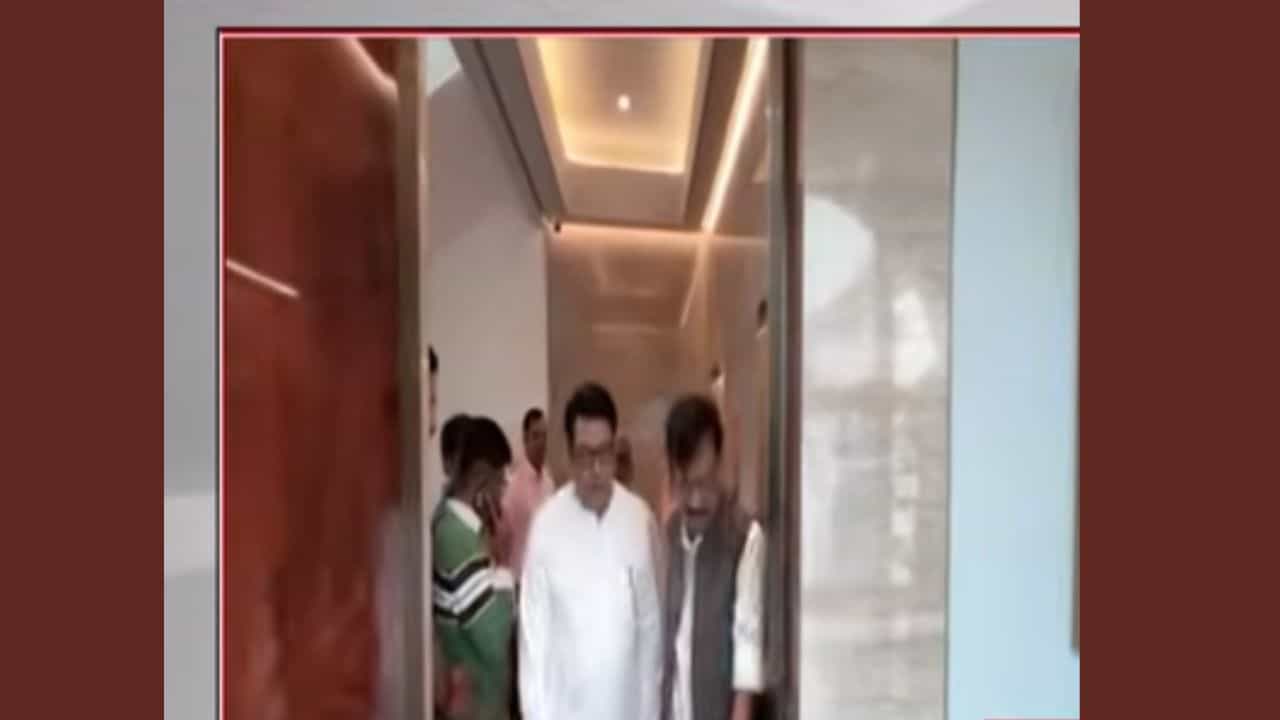 तब्बल 2 दशकांनंतर राज ठाकरे शिवसेना भवनात!