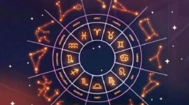 शनीच्या गोचरमुळे धनू राशीच्या लोकांचेही नशीब फळफळणार आहे. या राशीच्या लोकांचे वाईट दिवस संपतील. तसेच करिअरसंबंधित अडचणी दूर होतील. आर्थिक स्थितीही दूर होईल. बऱ्याच वर्षांपासून तुमच्यामागे असलेली चिंता दूर होईल. मेहनत केल्याने तुमच्या प्रयत्नांना यश येईल. 