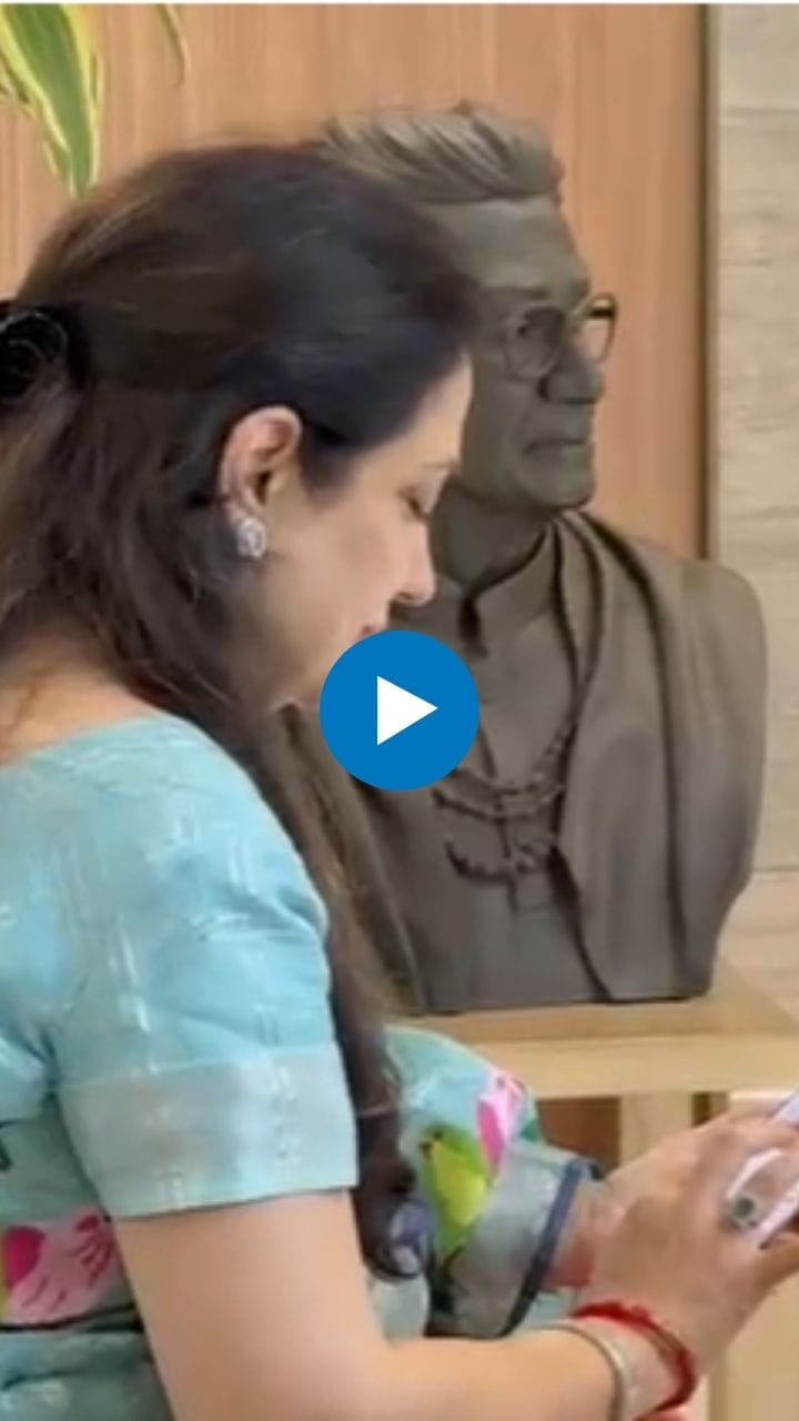 रश्मी ठाकरेंनी मतदानानंतर शाई पुसल्याचा थेट व्हिडीओच दाखवला