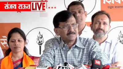 Sanjay Raut : उमेदवारांनी अर्ज मागे घ्यावा म्हणून निवडणूक अधिकाऱ्यांचा दबाव, शिंदेंच्या घराबाहेरील गाडीमध्ये... संजय राऊत यांच्या आरोपांनी खळबळ