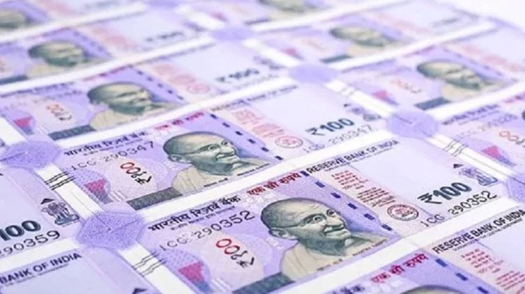 किती नोटा छापायच्या याचा अधिकारी आरबीआयकडे असतो. परंतु नोटा छापायचा अधिकार असला तरीही आरबीआय नोटा मनाला वाटेल तेवढ्या नोटा छापू शकत नही. नोटा छापण्यासाठी विशेष परवानगी लागते. सोबतच सर्व नियमांचे पालून करूनच नोटा छापाव्या लागतात. 