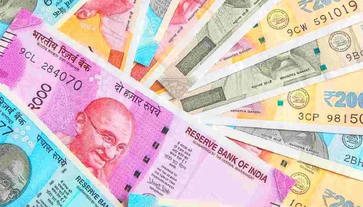 भारतात नोटा छापण्याच्या प्रक्रियेला मिनिमम रिझर्व्ह सिस्टिम म्हटले जाते. या प्रक्रियेअंतर्गत परदेशी गंगाजळी आणि सोन्याचा साठा लक्षात घेऊन आरबीआय नोटा छापते. म्हणजेच आरबीआयने एखादी नोट चापल्यास त्या नोटाचे मूल्य आहे तेवढेच राहावे. 