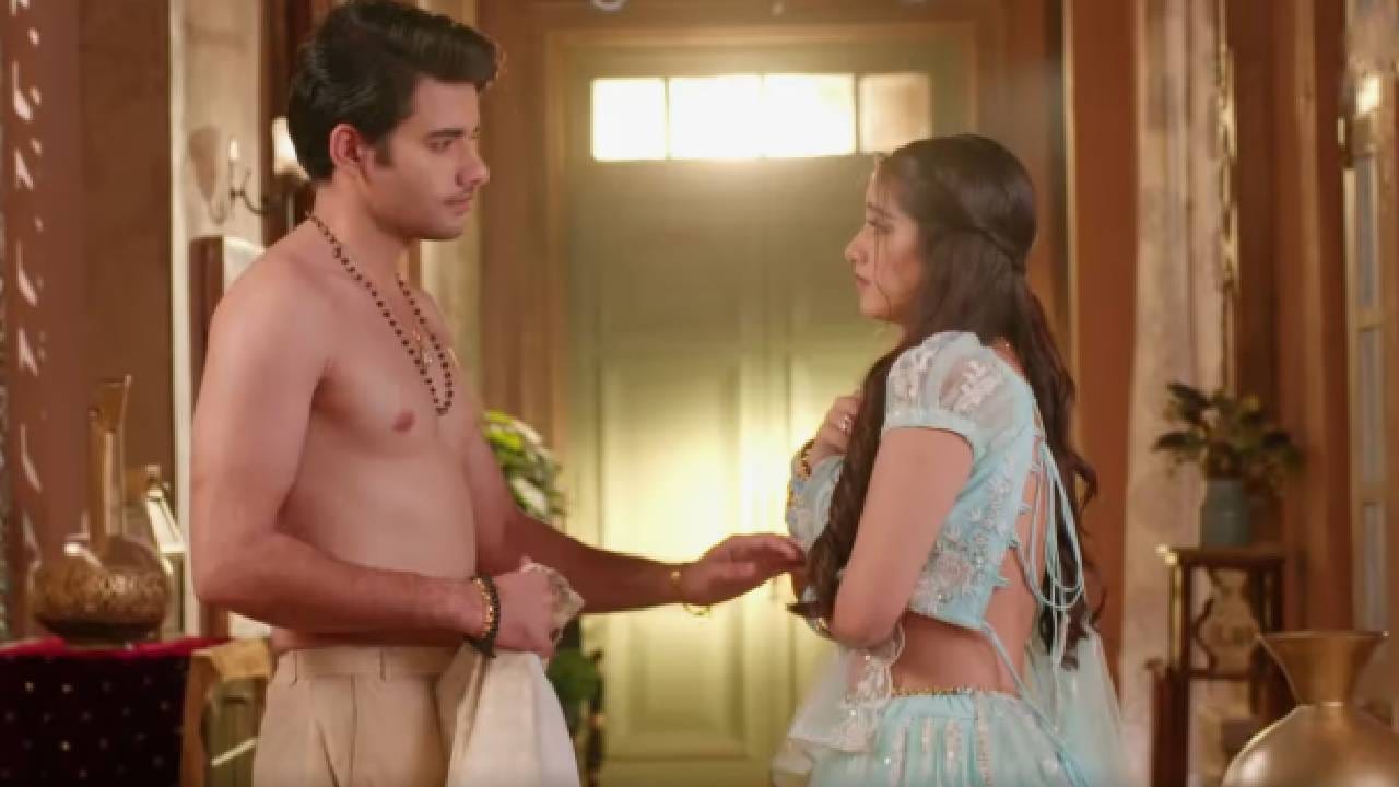 टीव्ही इंडस्ट्रीत 15 ते 18 वयोगटातील अभिनेत्रींचे असे रोमँटिक सीन्स दाखवण्याचा ट्रेंड वाढत चालला आहे. हे अत्यंत चिंताजनक आहे, असं म्हणत काहींनी यशिकाच्या आई-वडिलांनी यात आक्षेप घ्यावा, अशी मागणी केली आहे. 
