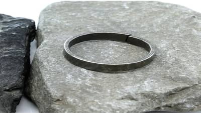 लोखंडी आंगठी परिधान करण्यापूर्वी काही विशेष नियम जाणून घ्या....