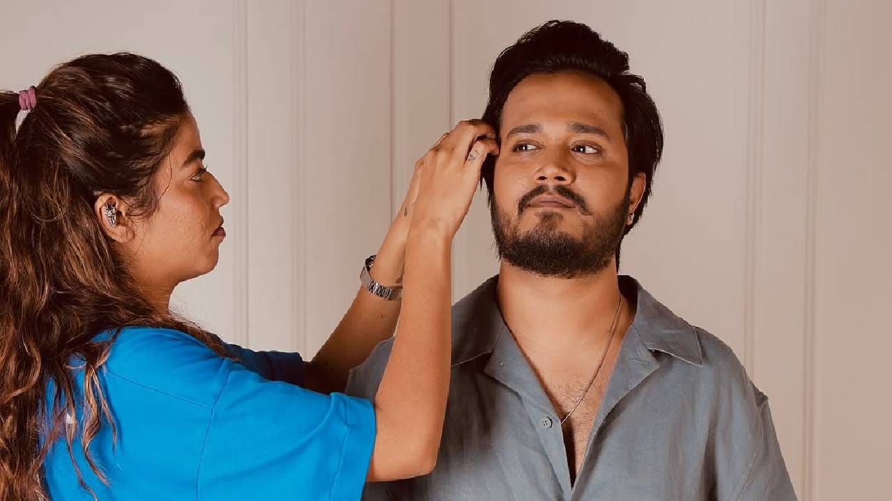 याविषयी तो पुढे म्हणाला, "लिव्ह इनमध्ये राहण्यासाठी आम्हाला त्यांची खूप मनधरणी करावी लागली होती, खूप विनवण्या कराव्या लागल्या होत्या. इंडियन आयडॉल संपल्यानंतर एक महिन्याच्या ब्रेकनंतर लगेच आम्ही लग्नाचा निर्णय घेतला होता. आमच्या आईवडिलांना आणि मित्रमंडळींनाही याची कल्पना होतीच."