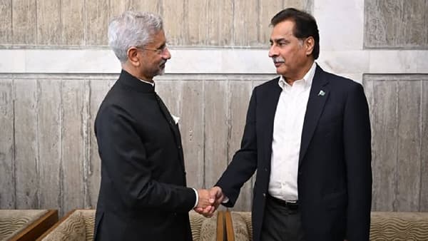 India Pakistan Relations : पाकिस्तान घासतोय भारतापुढे नाक, मैत्री करण्यास उतावीळ, बांगलादेशातील एका फोटोच्या आधारे मोठा दावा!