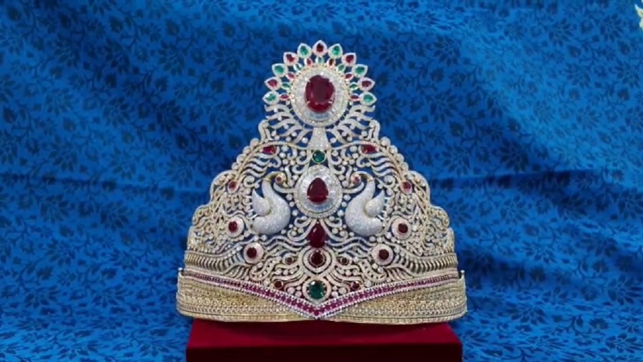 सांगायचं झालं तर, साईबाबांच्या दर्शनासाठी भाविकांचा उत्साह ओसंडून वाहताना दिसत आहे.यासोबतच विविध राज्यांमधून निघालेल्या पायी पालख्याही शिर्डीत दाखल झाले.