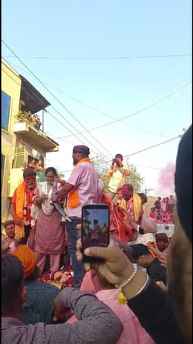 भररस्त्यात कायद्याचे धिंडवडे, शिंदेंच्या उमेदवारावर गुन्हा, नेमकं काय घडलं?