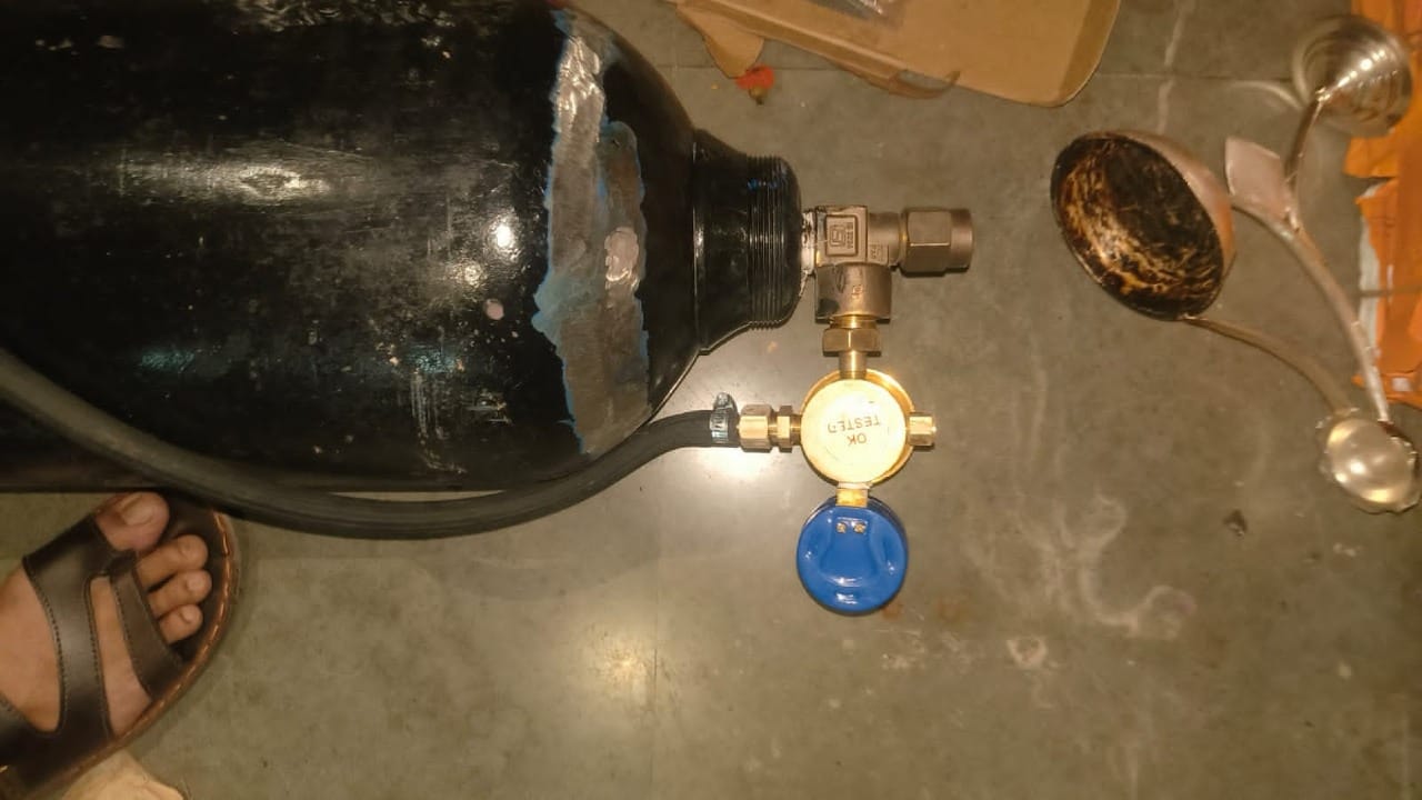 यामुळे दरोडेखोरांचा माग काढणे पोलिसांसमोर मोठे आव्हान ठरत आहे. जिल्हा मध्यवर्ती बँकेच्या इतिहासातील ही एक मोठी आणि धाडसी चोरी मानली जात आहे.