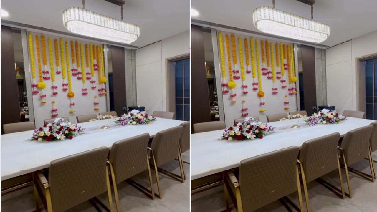 लिव्हिंग रूम, खिडकीजवळ किंवा कोपऱ्यांमध्ये ठेवलेली झाडे घराला जिवंतपणा देतात. घर सजवण्यासाठी त्यांनी कोणत्याच भडक रंगाचा वापर केलेला नाही. पांढऱ्या आणि राखाडी रंगात घर सजवण्यात आलं आहे.