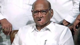 मोठी बातमी! शरद पवारांना मोठा हादरा, निष्ठावंत नेत्याने साथ सोडली.