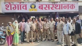 विद्यार्थ्यांच्या तक्रारींना कंटाळले एसटीचे कर्मचारी, सुरु केले आंदोलन.