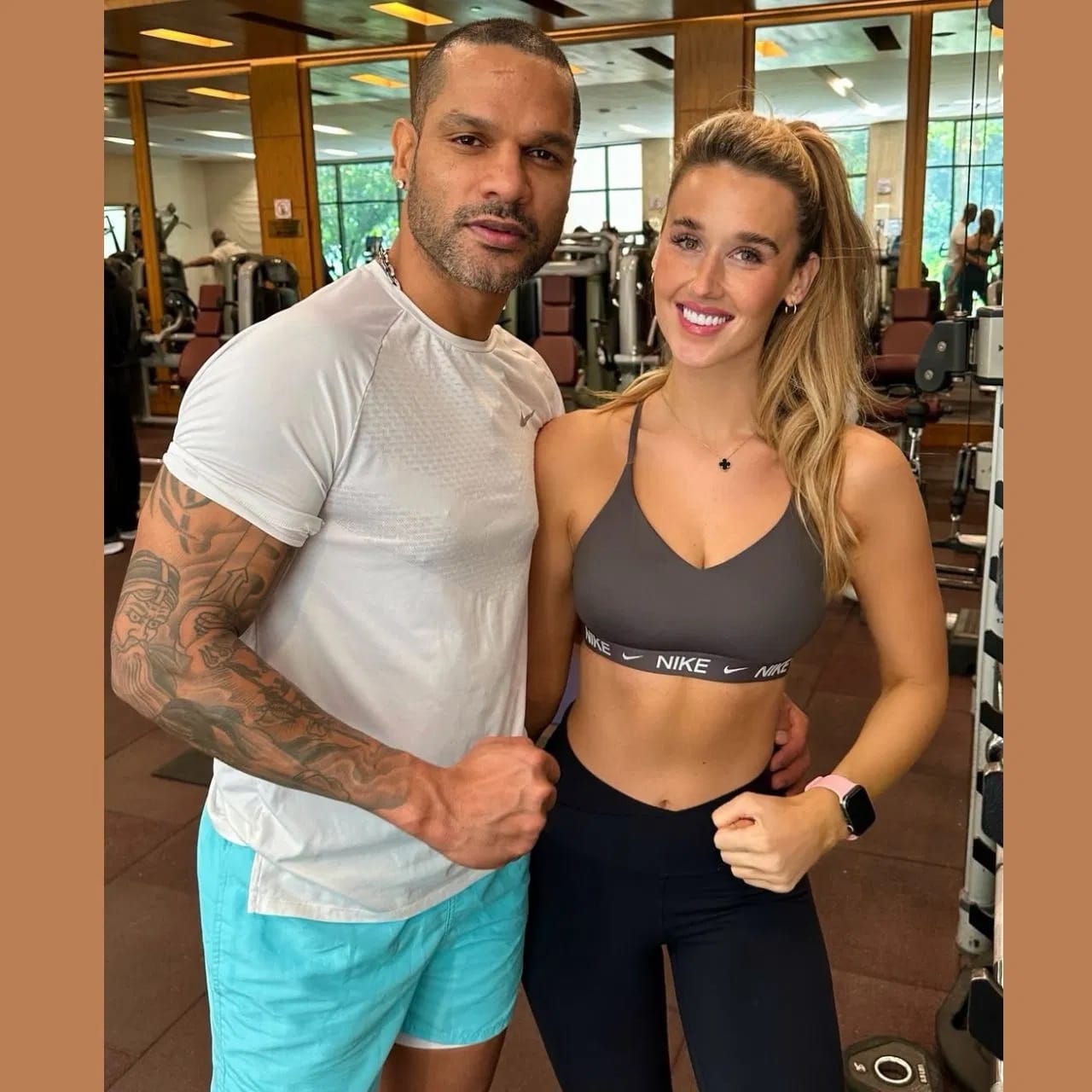 शिखर धवन आणि गर्लफ्रेंड सोफी शाइन यांचा साखरपुडा संपन्न झाला आहे. सध्या सर्वत्र दोघांच्या साखरपुड्याची चर्चा रंगली आहे. चाहते त्याच्यावर शुभेच्छांचा वर्षाव करत आहेत... घटस्फोटाच्या 4 वर्षांनंतर शिखर याने गर्लफ्रेंडसोबत साखरपुडा केला आहे.