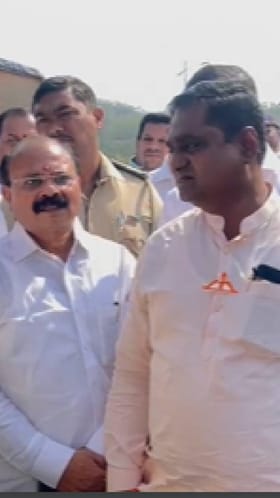 सिग्नल यंत्रणेविरोधात अंबरनाथमध्ये शिंदे गटाचे रास्तारोको.