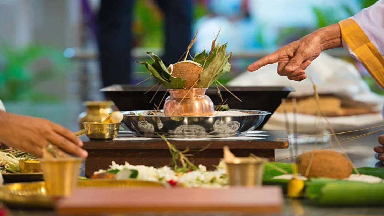 शुक्रवारी 'हे' खास उपाय केल्यास घरात येईल पैसाच पैसा, सोबतच शुक्रदोष होईल दूर.... शुक्रवारी 'हे' खास उपाय केल्यास घरात येईल पैसाच पैसा, सोबतच शुक्रदोष होईल दूर....