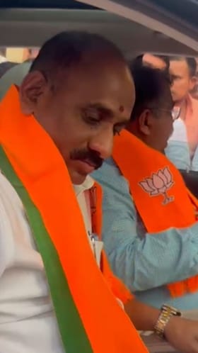 रवींद्र चव्हाण यांच्या गाडीचे कल्याण शेट्टींकडून सारथ्य.