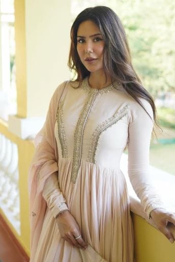 एका मुलाखतीत सोनम बाजवा हिनेच तिच्या फिटनेस सिक्रेटबाबत सांगितलं होतं. तिने मुलाखतीत सांगितल्यानुसार साधारण दोन ते तीन वर्षांपूर्वी सोनम बाजवा हिला काही आरोग्यविषयक समस्या निर्माण झाल्या. 