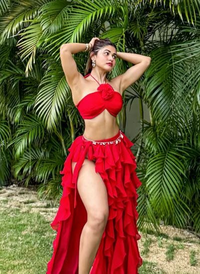 सोनिया खत्री हे तिच्या चाहत्यांना आरोग्यसंबंधी माहिती देते. तसेच महिलांनी शरीरयसाठी बळकट करण्यासाठी नेमके काय करायला हवे, याबद्दलही ती सांगते. महिलांना ती वेगवेगळे डायटप्लॅन्सही देते. तिला व्यायामाची खूप आवड आहे. हे सोनिया खत्री आणि रोहित खत्री हे दोघेही फिटनेसबाबत रिल्स करतात. 