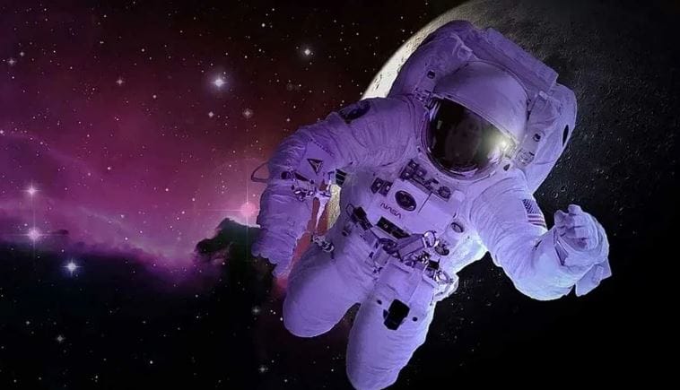 अनेकदा पृथ्वीवर फारच चविष्ट वाटणारे पदार्थ अंतराळात वेगळेच लागू शकतात. अंतराळात गेल्यानंतर खाद्यपदार्थ कदी कडू तर कधी चवहीन लागतात. एवढंच नव्हे तर एखादा गोड पदार्थदेखील फारच चवहीन आणि कारट लागू शकतो. 