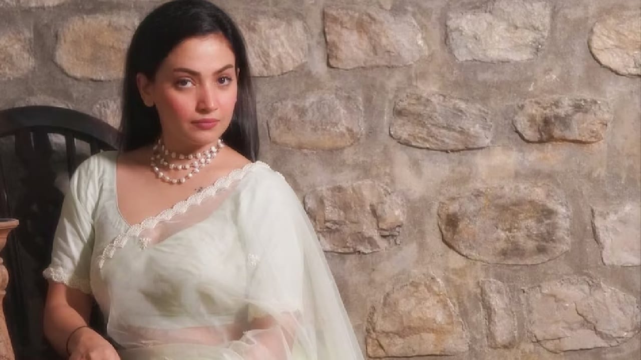 तिच्या या उत्तराने सर्वांनाच आश्चर्यचकित केले. त्यासोबतच तिचे अनेकांनी कौतुक केलं आणि तिथेच हर हर महादेवचा गजर केला. सदाफने तिचे अनेक फोटो इन्स्टाग्रामवर शेअर केले आहेत. 