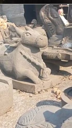 शेगावात चव्हाण कुटुंबाचा दगडी मूर्तिकलेतून रोजगार : कलाकुसरीची यशोगाथा.