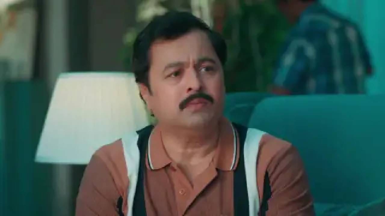 "ज्याला तुम्ही आदर्श भाऊ मानता, त्याचा खरा चेहरा सगळ्यांसमोर येणं खूप जास्त गरजेचं होतं," असं म्हणत स्वानंदी अंशुमनचा एक व्हिडीओ कुटुंबीयांना दाखवते. तो व्हिडीओ पाहून समर्थसह सर्वांनाच मोठा धक्का बसतो. "विश्वास ठेवला रे तुझ्यावर, एवढा विकृत वागलास तू," अशा शब्दांत समर्थ त्याला फटकारतो. 
