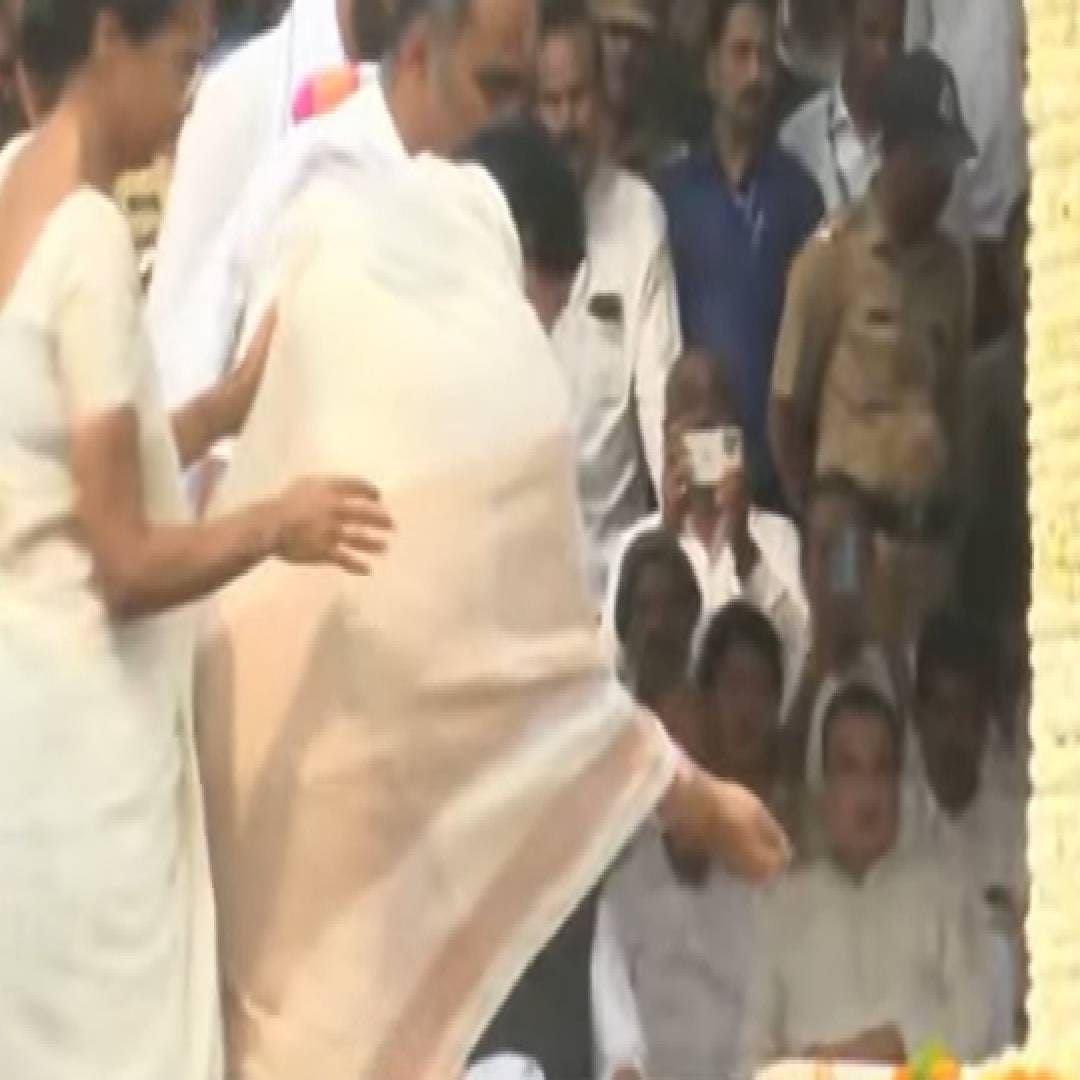 अजित पवार यांनी महाराष्ट्राच्या राजकारणावर आपली एक छाप उमटवली. त्यामुळे महाराष्ट्रातील जनता त्यांना कायम लक्षात ठेवेल. दादांसोबत ज्यांनी काम केलं, ते सुद्धा दादांना कधी विसरु शकणार नाही. माणसं जिंकणारा एक उमदा राजकरणी खूप कमी वयात गेला.   