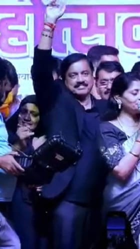 मुरुड जंजिरा महोत्सवात खासदार सुनील तटकरे तालावर थिरकले