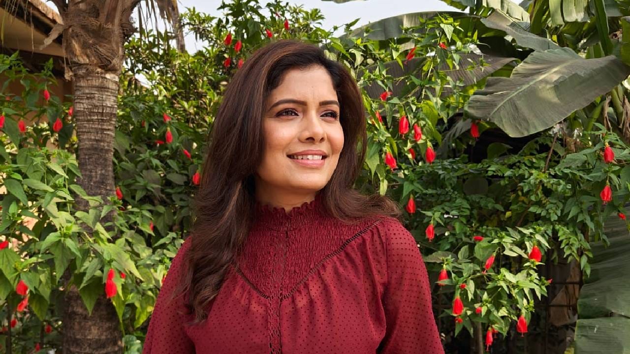 "पुन्हा एकदा स्टार प्रवाहच्या कुटुंबात येताना मला अतिशय आनंद होतोय. खरंतर मला सकारात्मक व्यक्तिरेखा साकारायची होती आणि तेव्हा स्वरा या भूमिकेसाठी विचारणा झाली. स्वरा अतिशय सुंदर, हुशार आणि आत्मविश्वासू मुलगी आहे," असं तिने भूमिकेविषयी सांगितलं.