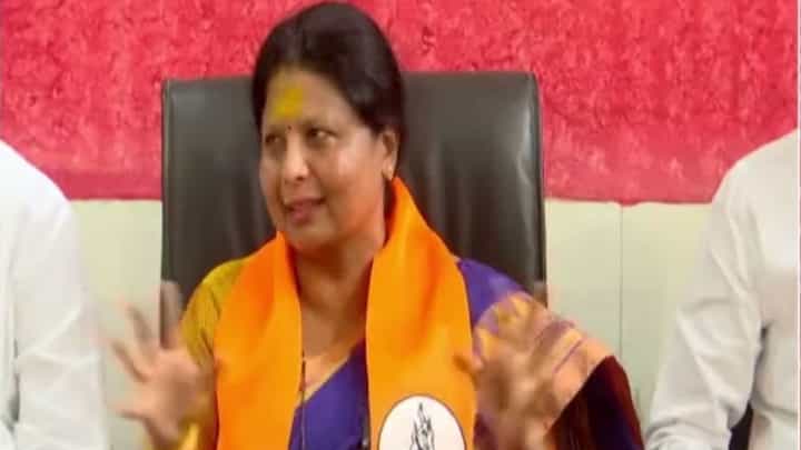 भाजपच्या झेंड्यातील हिरवा रंग एमआयएमचा आहे का? अंधारेंचा खोचक सवाल भाजपच्या झेंड्यातील हिरवा रंग एमआयएमचा आहे का? अंधारेंचा खोचक सवाल