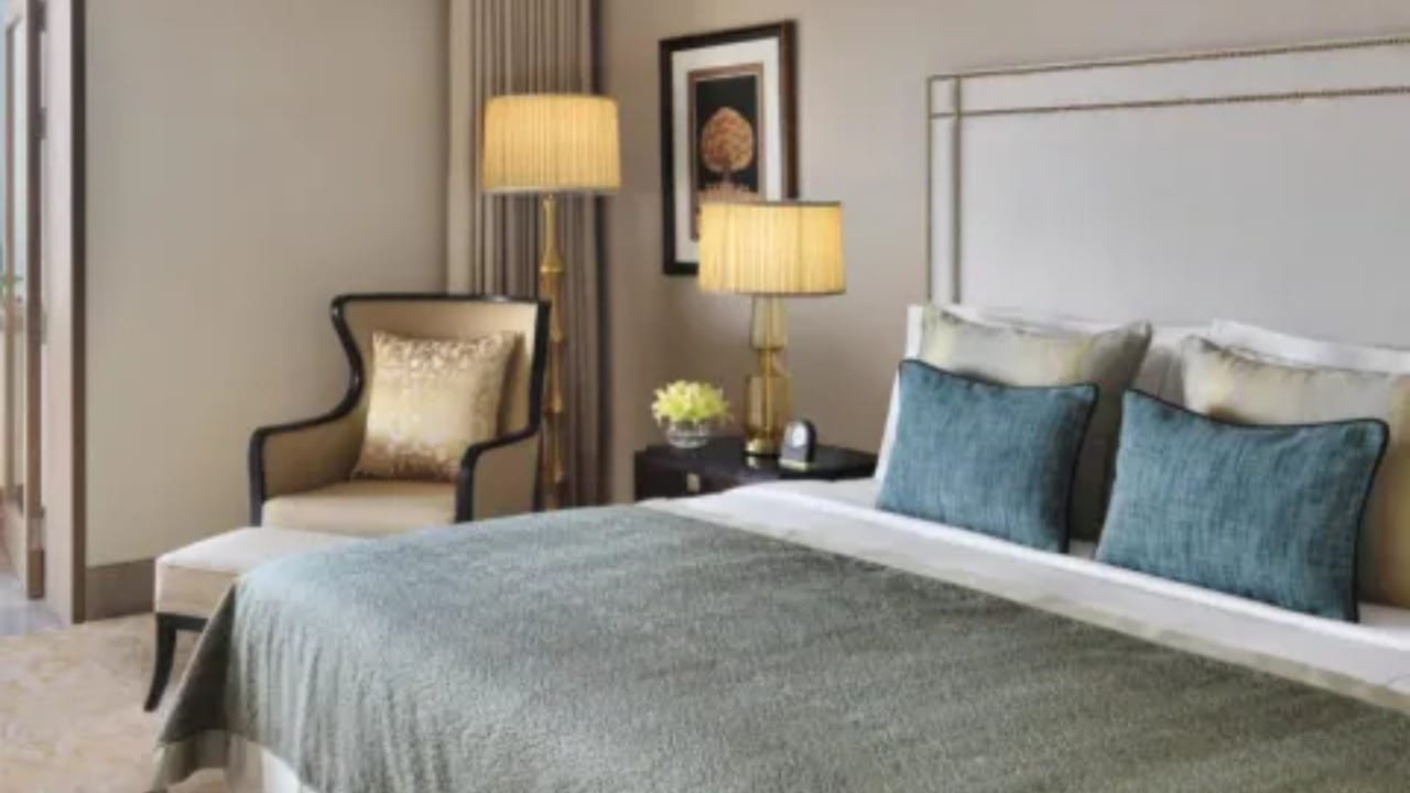 तसेच मुंबई महापालिका निवडणुकीच्या महिनाभराच्या तणावानंतर नगरसेवकांना एकत्र येऊन संवाद साधण्याची संधी मिळावी, तसेच विश्रांती घेता यावी, यासाठी हे बुकींग करण्यात आले होते. 