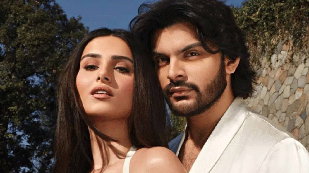 तारा सुतारिया हिने महाराष्ट्राच्या माजी मुख्यमंत्र्यांच्या नातवासोबतच्या ब्रेकअपवर केले शिक्कामोर्तब? थेट सोशल मीडियावर.. तारा सुतारिया हिने महाराष्ट्राच्या माजी मुख्यमंत्र्यांच्या नातवासोबतच्या ब्रेकअपवर केले शिक्कामोर्तब? थेट सोशल मीडियावर..