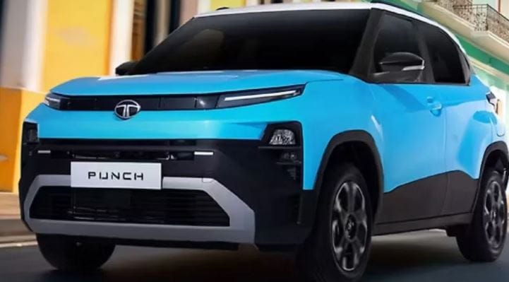 सध्या टाटा या वाहनिर्मिती करणाऱ्या टाटा पंच या कारची देशभरात चर्चा सुरू आहे. या कारची किंमत आणि कारमध्ये देण्यात आलेले फिचर्स पाहून सगळेच थक्क झाले आहेत. विशेष म्हणजे या कारला उत्स्फूर्त प्रतिसाद मिळत आहे. 