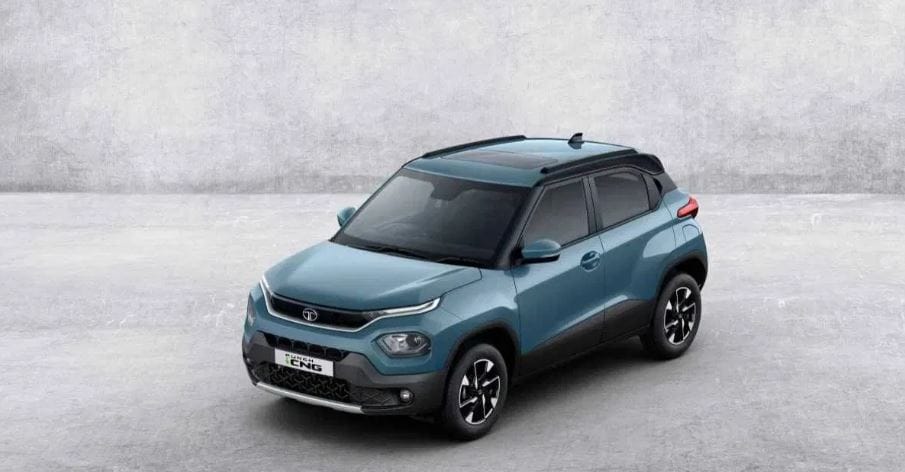 ज्या व्यक्तीचा मासिक पगार 40 हजार रुपये आहे, ती व्यक्ती टाटा पंच या कारच्या बेस मॉडेलची खरेदी करू शकते. विशेष म्हणजे त्यासाठी संबंधित व्यक्तीला फक्त 32 हजार रुपये डाऊन पेमेंट म्हणून द्यावे लागतील. म्हणूनच ही कार फार चर्चेत आहे. 