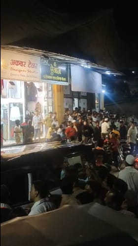 जितेंद्र आव्हाडांसमोर नजीब मुल्लाच्या कार्यकर्त्यांची घोषणाबाजी; ठाण्यात प्रचारादरम्यान घडलं असं काही की...