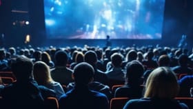 प्रसिद्ध अभिनेत्याच्या सिनेमा पाहताना थिएटरमध्ये चाहत्याचं निधन....