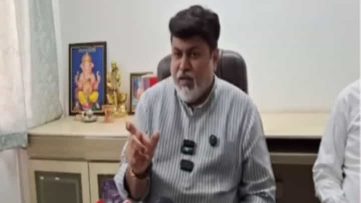 राज ठाकरेंच्या मेहनतीवर उबाठाने पाणी फेरलं! उदय सामंतांचा टोला राज ठाकरेंच्या मेहनतीवर उबाठाने पाणी फेरलं! उदय सामंतांचा टोला