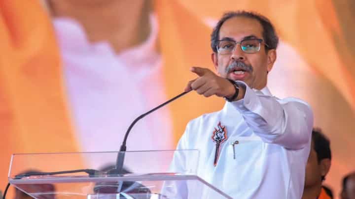 हिंदू-मुस्लिम वादाशिवाय फडणवीसांचं भाषण दाखवा! उद्धव ठाकरेंचं चॅलेंज हिंदू-मुस्लिम वादाशिवाय फडणवीसांचं भाषण दाखवा! उद्धव ठाकरेंचं चॅलेंज