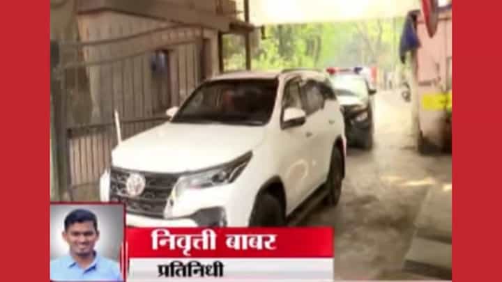 राज ठाकरेंच्या भेटीसाठी उद्धव ठाकरे मातोश्रीहून रवाना राज ठाकरेंच्या भेटीसाठी उद्धव ठाकरे मातोश्रीहून रवाना