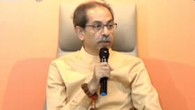 घर रिकामी, दाराला कुलूप, नगरसेवक कुटुंबासह गायब; ठाकरे गट टेन्शनमध्ये.