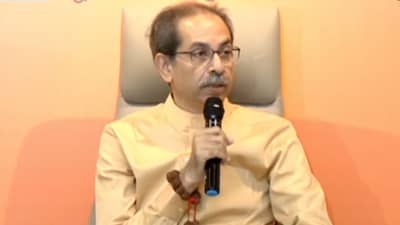 घर रिकामी, दाराला कुलूप, केडीएमसीचे 4 नगरसेवक कुटुंबासह गायब; ठाकरे गट टेन्शनमध्ये; नक्की काय घडतंय?