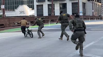 डिलिव्हरी बॉयने पोलिसांच्या हातावर दिल्या तुरी, 10 जणांनाही सापडला नाही, शिकागोतील Video व्हायरल