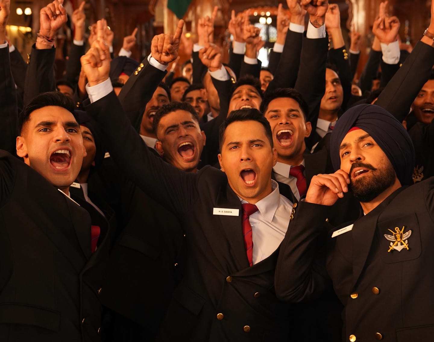 जो पर्यंत बॉर्डर 2 जगभरात 500 कोटींची कमाई करणार नाही तो पर्यंत मी हा चित्रपट पाहणार नाही असं पहिल्या दिवसापासून बोलतोय. मी अहानसाठी नवस बोललोय. आतापर्यंत मी चित्रपटाची एकही फ्रेम पाहिलेली नाही. मला चुकीचं समजू नका किंवा उद्धट समजू नका. 