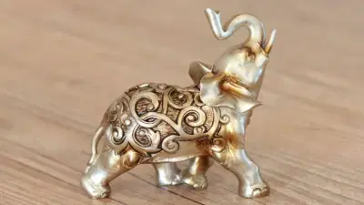 Vastu Tips : करोडपती लोकांच्या घरात असतात या 3 मूर्ती, माता लक्ष्मी करते पैशांचा वर्षाव