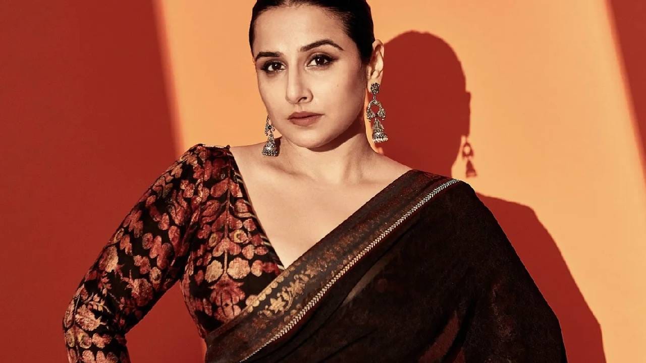 टेलिव्हिजन, चित्रपट आणि बंगाली चित्रपटसृष्टीत असंख्य नकारांना तोंड दिल्यानंतर, विद्या बालनला "परिणीता" चित्रपटाद्वारे हिंदी चित्रपटसृष्टीत पहिली मोठी ओळख मिळाली. हा प्रवास सोपा नव्हता. हिंदी चित्रपटसृष्टीत, अभिनेत्रींना काम मिळवण्यासाठी अनेक कसोट्या पार कराव्या लागतात, तिथे  त्यांची शारीरिक रचना आणि त्यांचा रंग यांना टार्गेट केलं जातं. पण हे सगळं सहन करून विद्याने करिअरची सुरूवात केली, पण एक चित्रपट असा आला ज्याने तिची जुनी ओळख पूर्णपणे बदलली. 